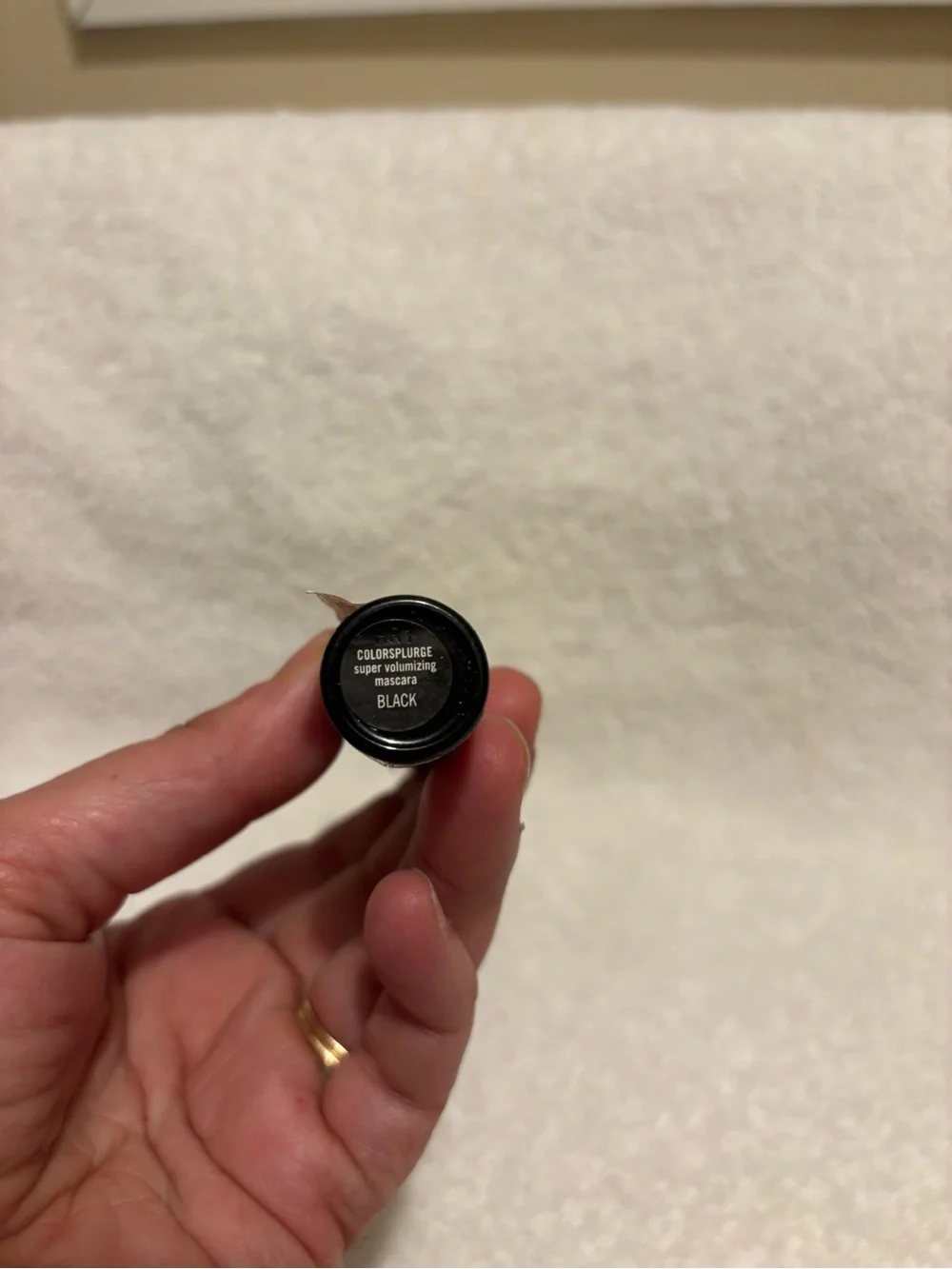 New BLK/OPL color splurge volumizing mascara black